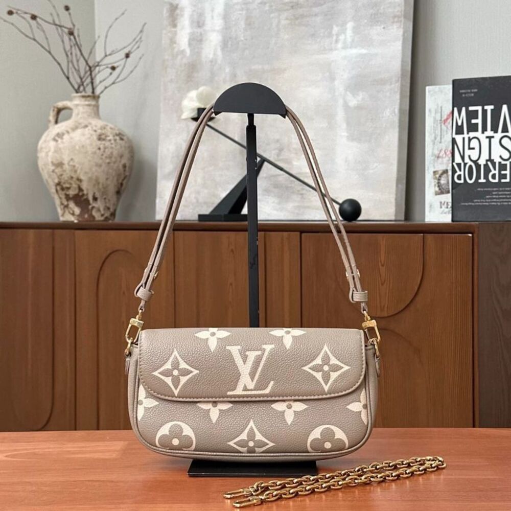 Louis Vuitton Women Pre-Loved Bag Very Good Condition